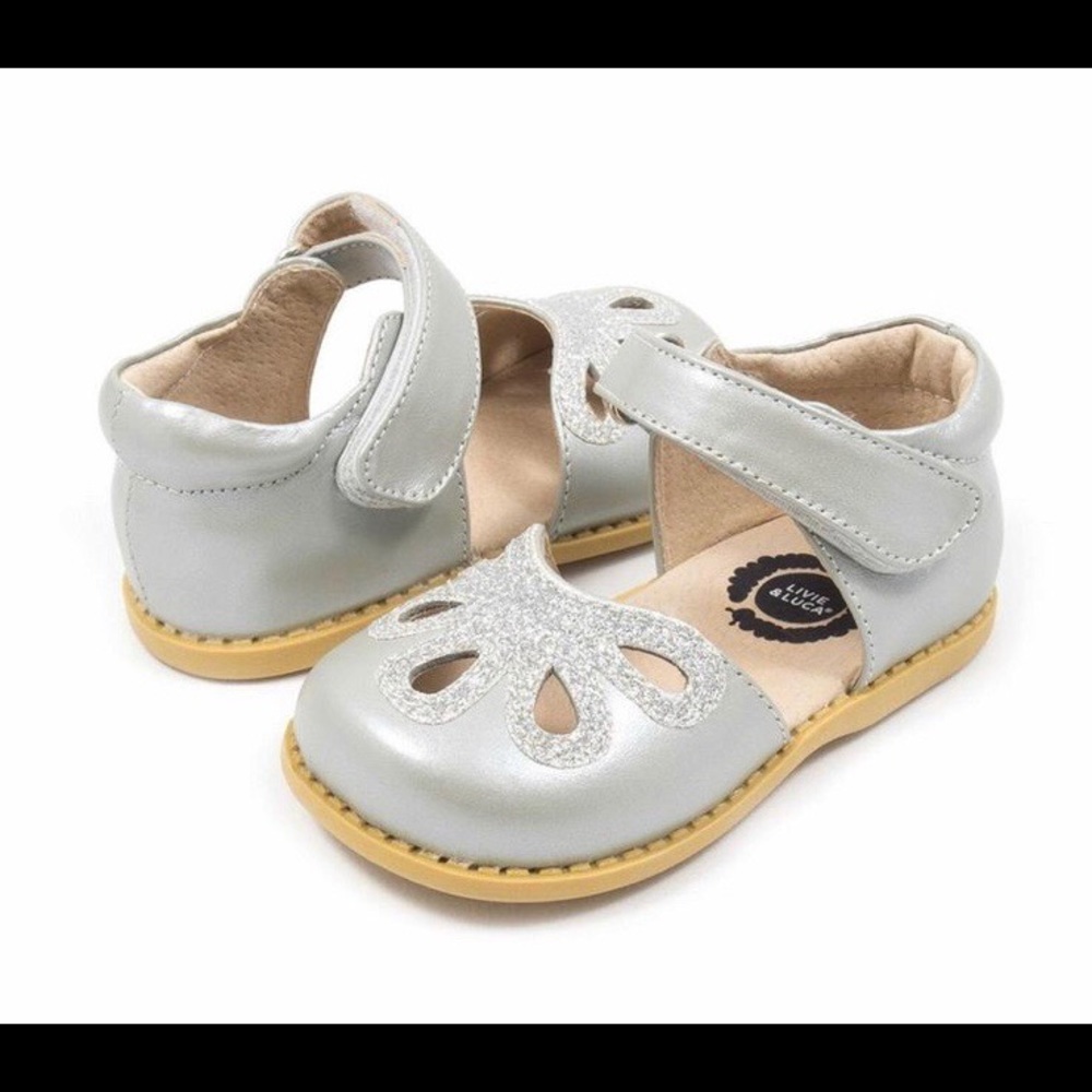 Livie and Luca petals